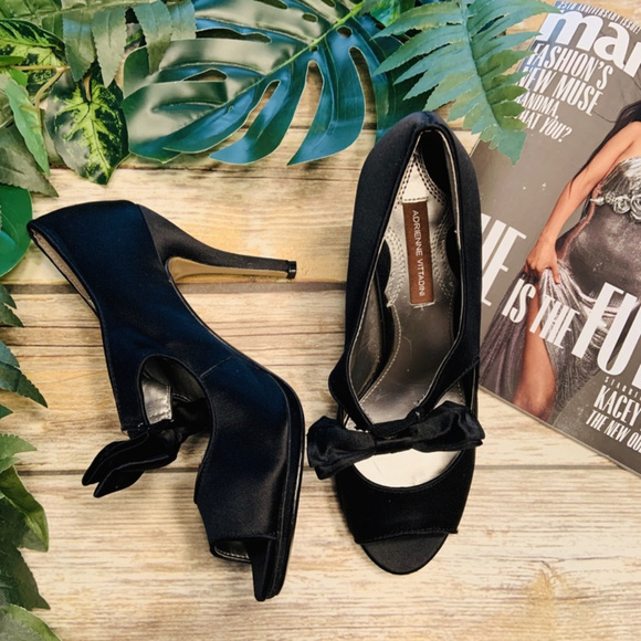Adrienne Vittadini Shoes - ADRIENNE VITTADINI Black Satin Bow Pumps